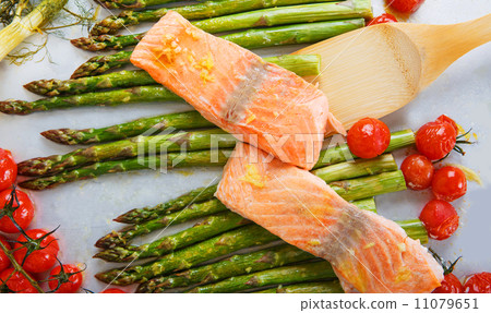 Salmon fish and green aspargus, cherry tomatoes and fennel Salmon fish and green aspargus, cherry tomatoes and fennel 11079651