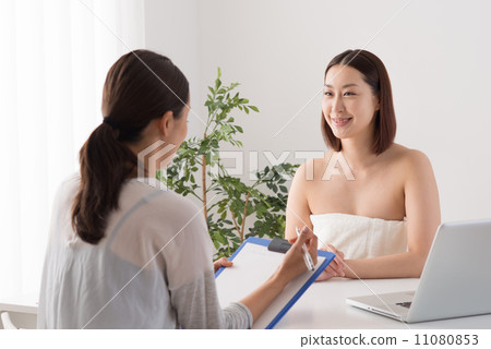 Cool beauty image 11080853