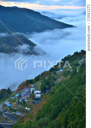 Unkuri no Kuri flowing down Unkuri no Kuri flowing down 11081271