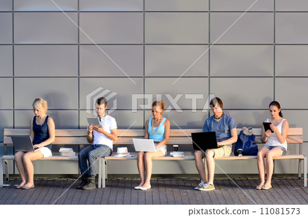 Social media addiction college students use laptop 11081573