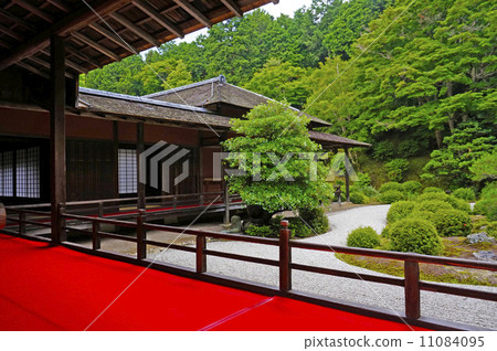 Mansyin修道院的花園 11084095