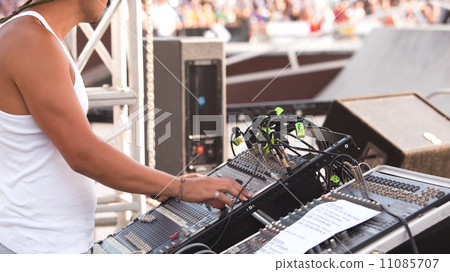 Sound control engineer Sound control engineer 11085707