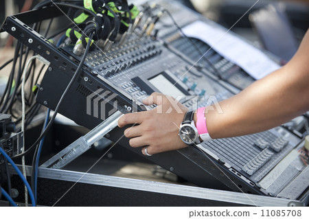 Audio mixer 11085708