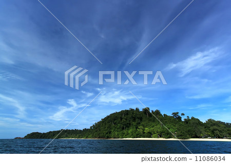 Kradan Island, Island in the Andaman Sea, Trang, Thailand 11086034