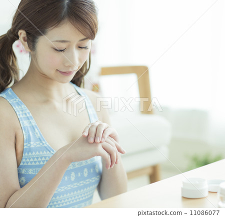 Hand care image 11086077