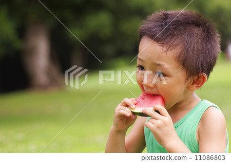 Children who eat watermelons 11086803