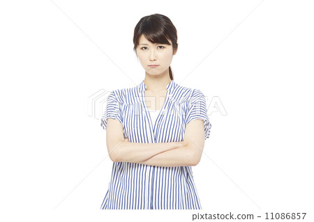 A woman gets angry 11086857