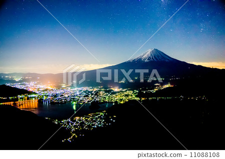 Mount Fuji and the Milky Way　 11088108