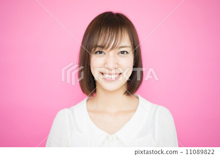 一個女人帶著微笑 11089822