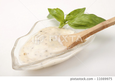 Basil tartar sauce 11089975