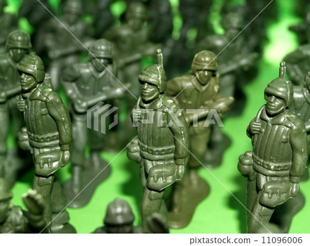 toy soldiers attack the enemy 11096006