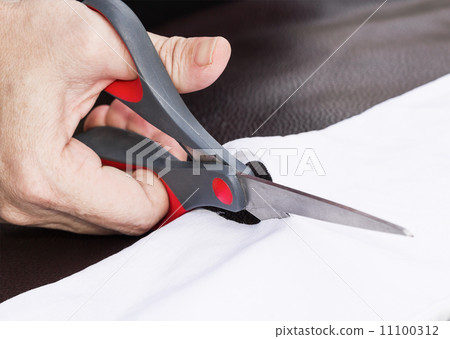Hand cut white fabric 11100312
