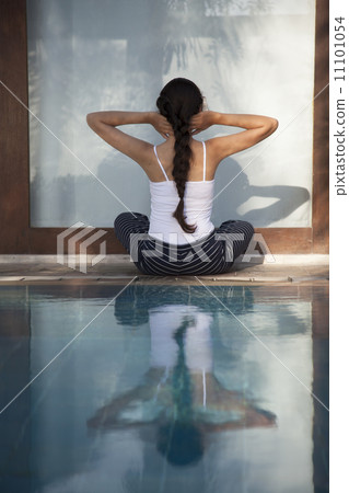 Yoga by the poolside Yoga by the poolside 11101054