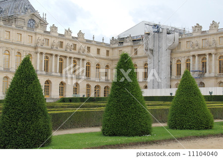 Palace of Versailles and corn type garden Versaille Palace 11104040