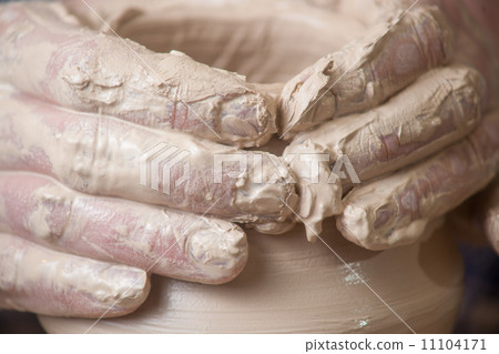 Hands of a potter 11104171