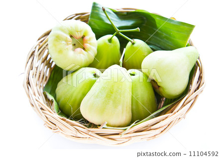 green rose apple on the basket 11104592