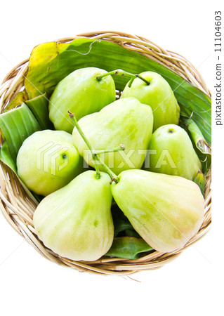 green rose apple on the basket 11104603