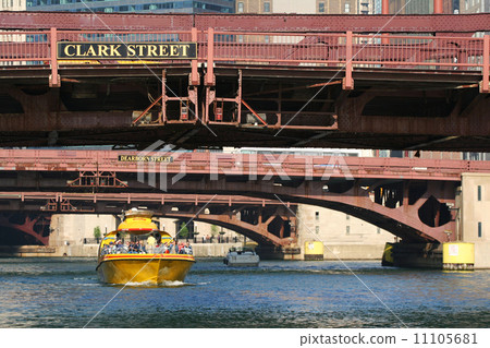 Chicago Water Taxi at downtown 11105681