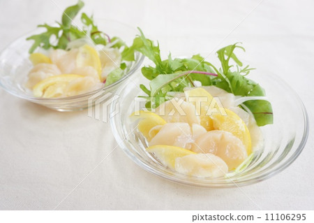Marinated scallops and salt lemons 11106295