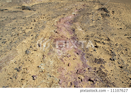 The stone in White desert ,Egypt The stone in White desert ,Egypt 11107627