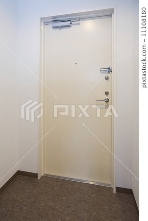 1 room apartment · entrance door 11108180