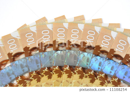 New Canadian one hundred bill 11108254