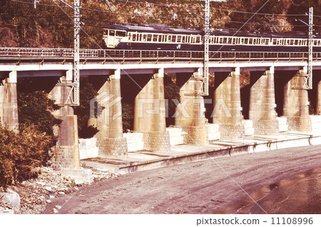 內線正常火車 11108996