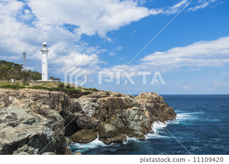 在本州的最東端,岩手縣宮古清水半島和在小笠市建造的Azagasaki燈塔 在本州的最東端,岩手縣宮古清水半島和在小笠市建造的Azagasaki燈塔 11109420