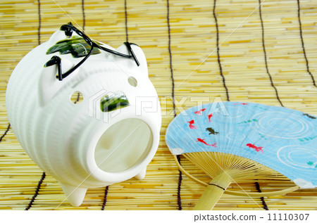 Mosquito repellent pig and fan Mosquito repellent pig and fan 11110307