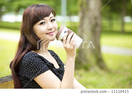 Beautiful girl drinking coffee Beautiful girl drinking coffee 11110415