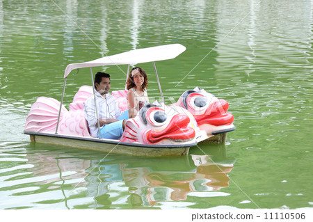 Couple in love 11110506