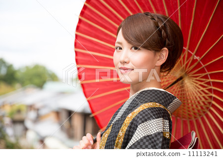 A woman in a kimono 11113241