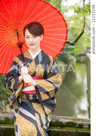 A woman in a kimono 11113286
