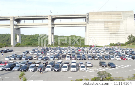 Full parking lot 11114164