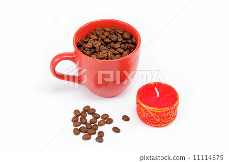 Coffee beans in the cup and a candle on a white background. 11114875