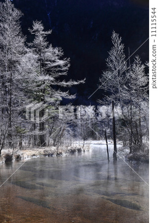 Kirishige shining winter's Kamikochi Taiyo Pond 11115544