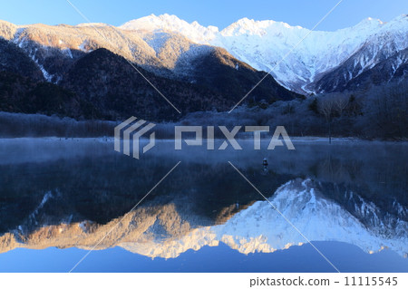From Kamikochi Taisho pond to the Hotaka mountain range early winter From Kamikochi Taisho pond to the Hotaka mountain range early winter 11115545