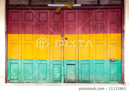 Old door wooden background 11115963