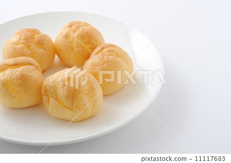 Pure cream puffed with dish French sweets White back Pure cream puffed with dish French sweets White back 11117683