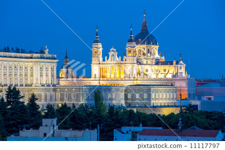 Madrid Cathedral and palace 11117797