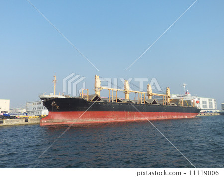 A cargo ship in an anchorage 11119006