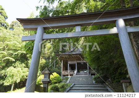 Worship temple of Kinmin Shrine and torii 11124217