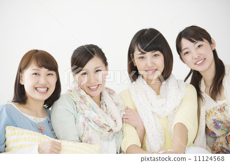 四個女人微笑 四個女人微笑 11124568