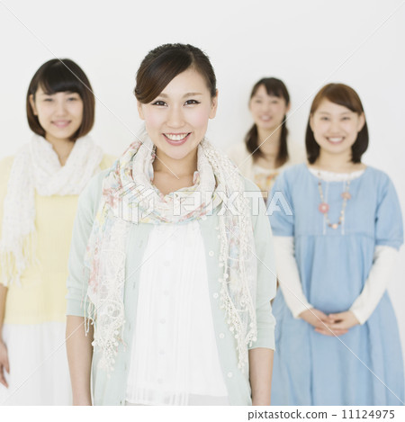 四個女人微笑 四個女人微笑 11124975