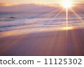 The sun and sea 11125302