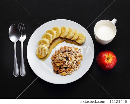 cereal with banana topped with honey, milk and apple to health 11125446