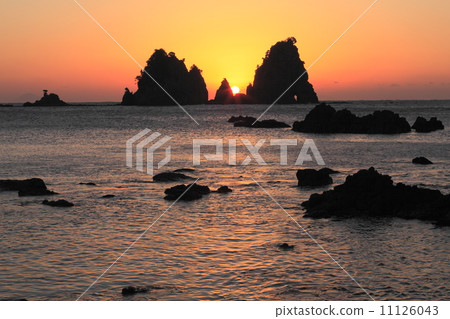 Minamiizu-mukai岩石的日出 11126043
