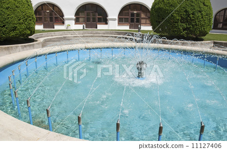 Splashing fountain 11127406