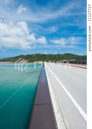 沖繩的海灘Higa Bridge 11127727