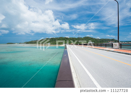 沖繩的海灘Higa Bridge 11127728
